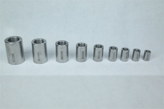 威海<font style='color:red'>直螺纹钢筋套筒</font>厂家出货